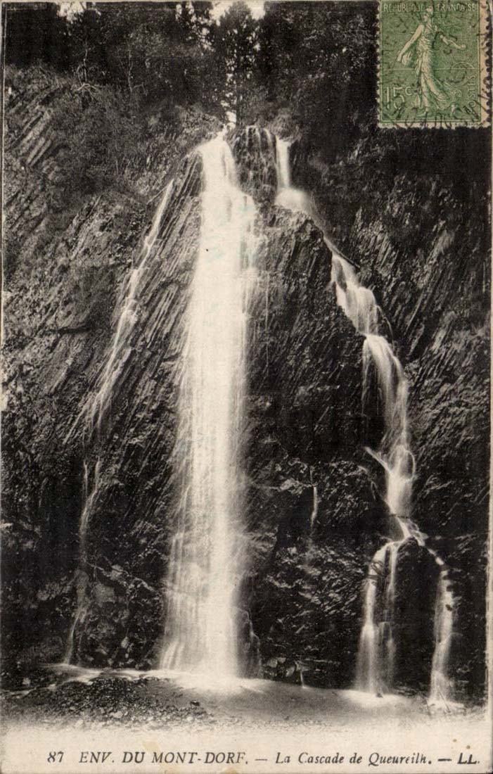 Surroundings of the Mount Gild CPA the cascade of Queureilh