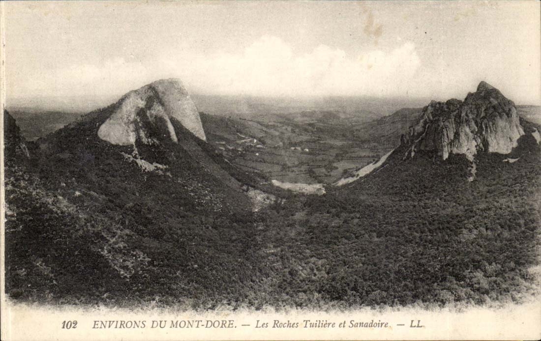 Auvergne CPA Environs Mount Gilds the rocks Tuliere and Sanadoire