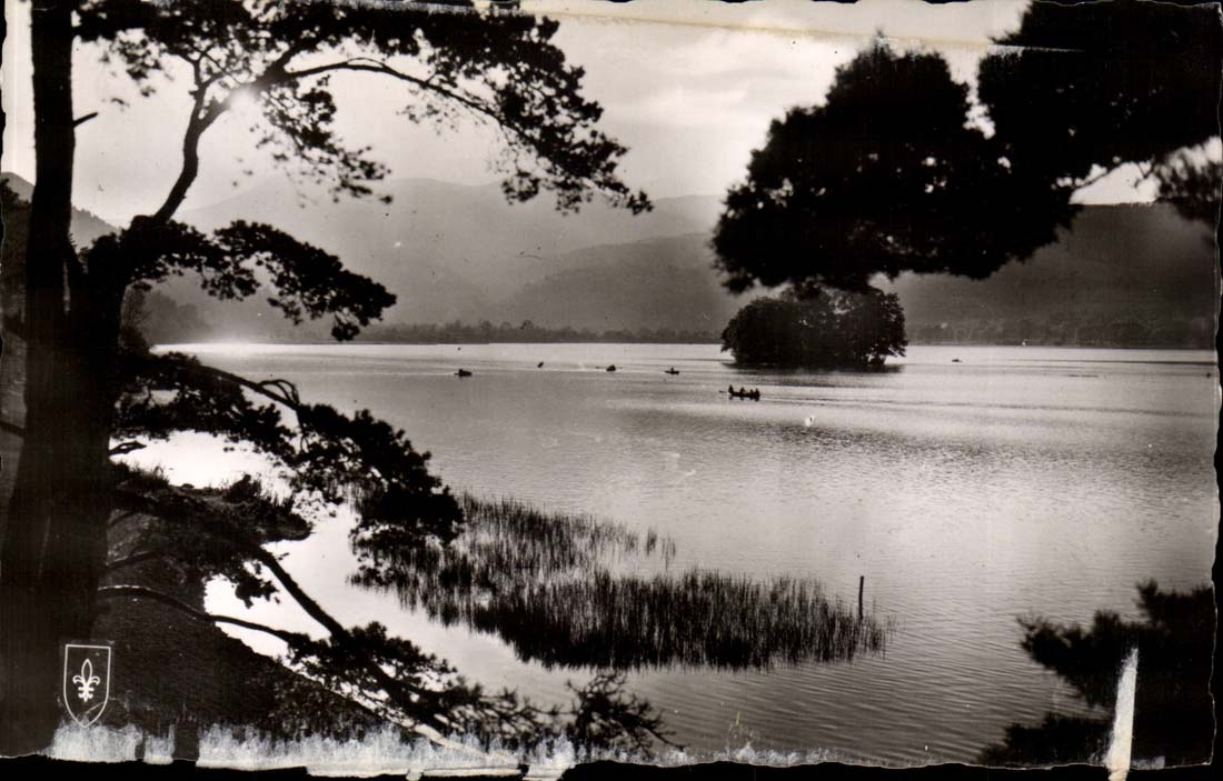 Auvergne MODERN CARD To lay down sun on the lake Chambon