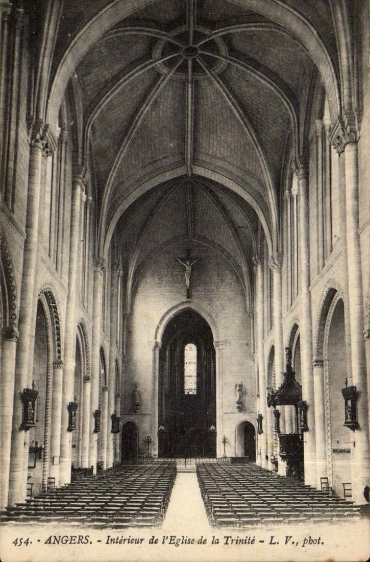 Interior Angers CPA of the eglsy of the Trinity