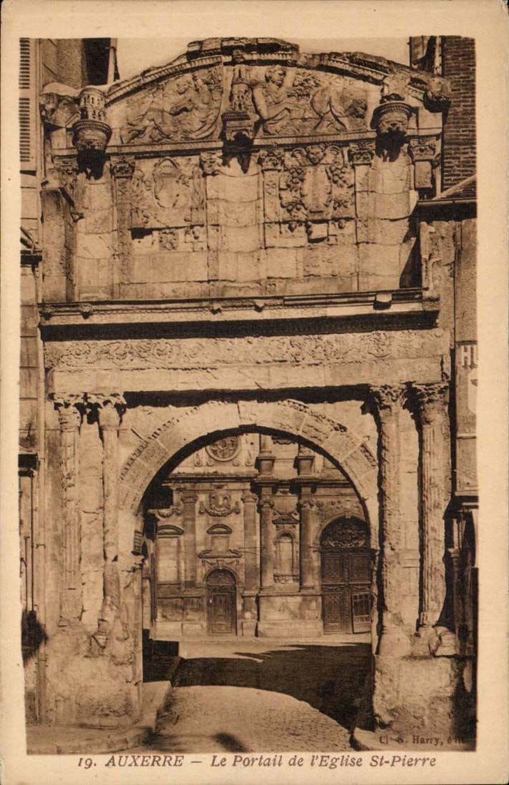 Auxerre CPA the gate of the church ST Pierre