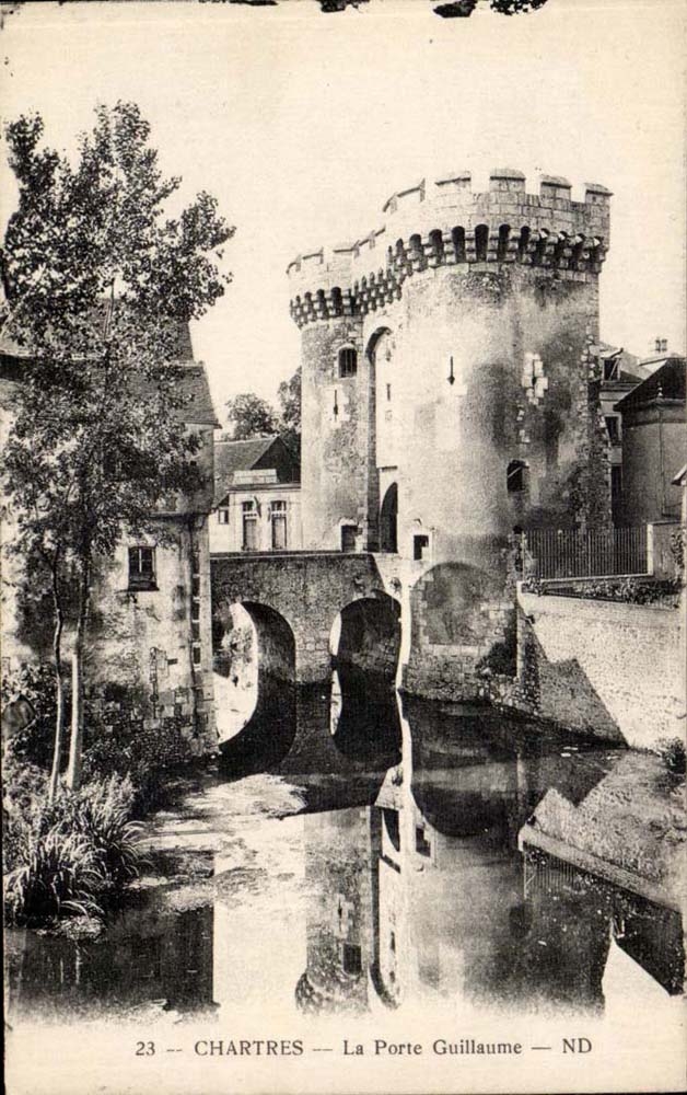 Chartres CPA the Guillaume door