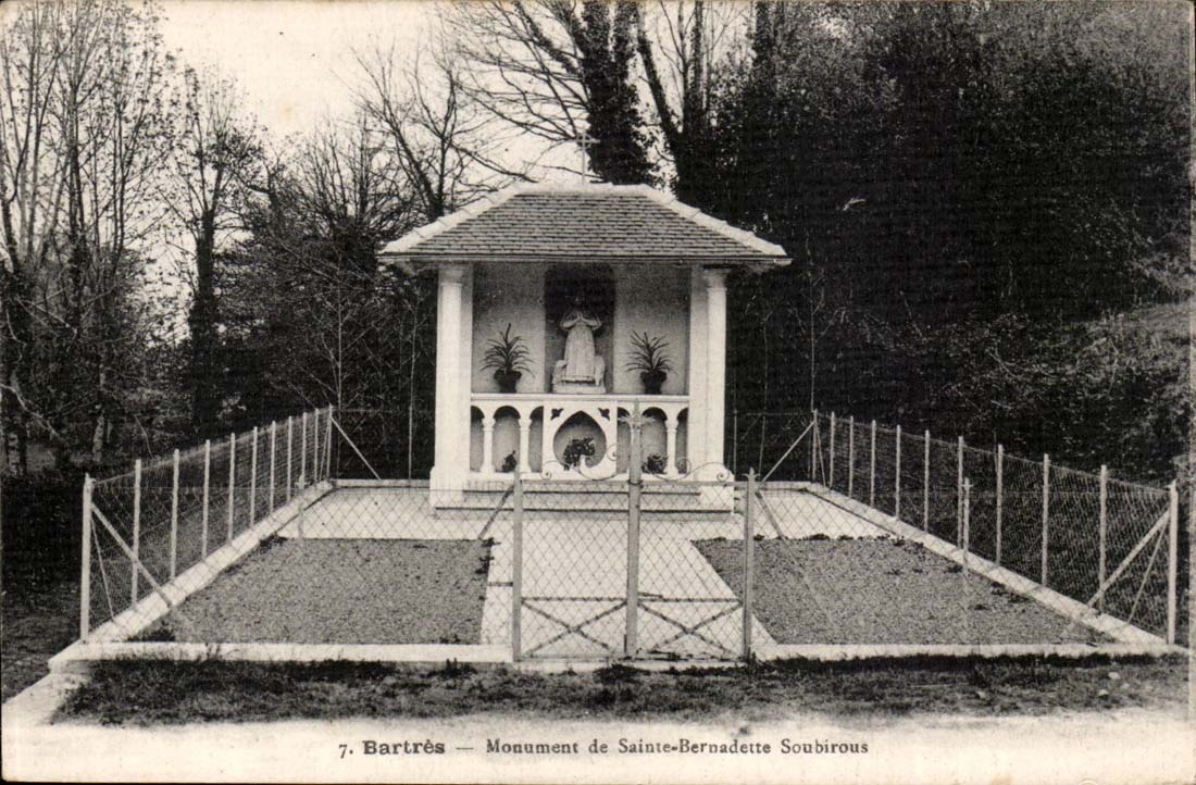 Bartres CPA Monument of Sainte Bernadette Soubirous