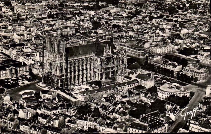Reims-CPA gesehene Luft die sudliche Kathedralefront und -teil