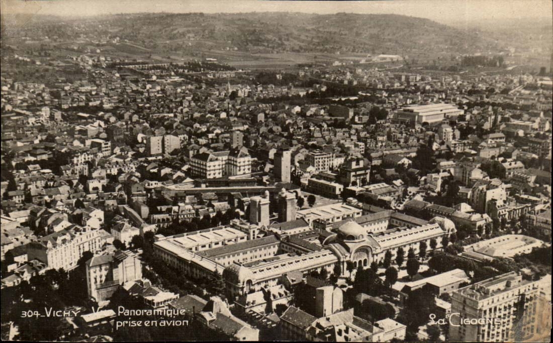 Vichy CPA Vue panoramique prise en avion