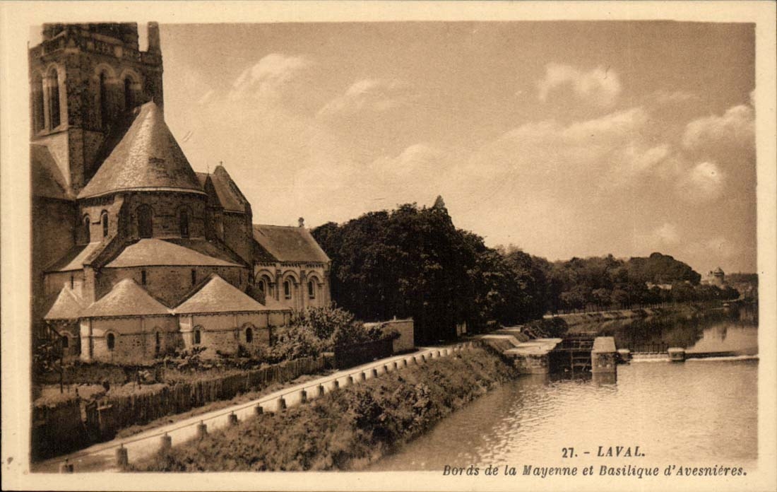 Laval CPA Rander von Mayenne und Basilika von Avesnieres