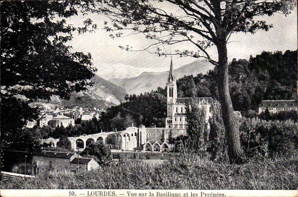 Lourdes CPA Seen on the basilica and the Pyrenees