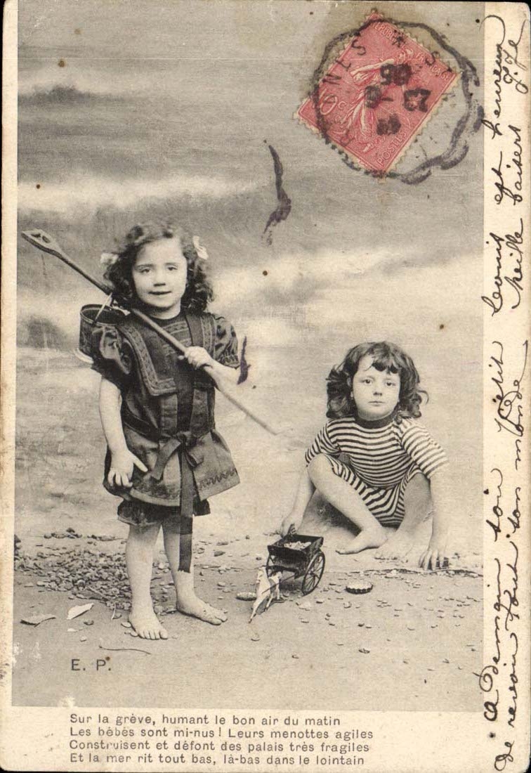 Children - Girls - On the beaches - On the strike humant the good air of the morning the babies are semi naked - CPA