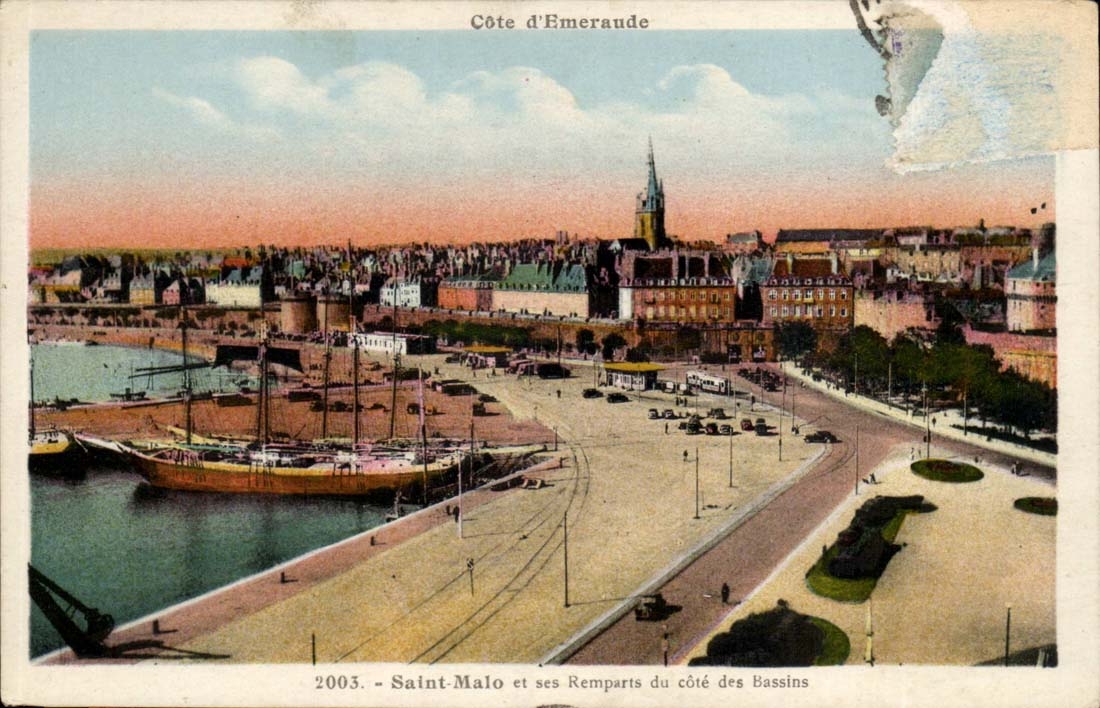 saint Malo - et ses Remparts du Cote des Bassins - CPA
