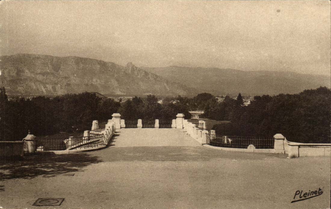 Valence - seen from of the Esplanade - the Bridge and Ruins of Crussol - CPA