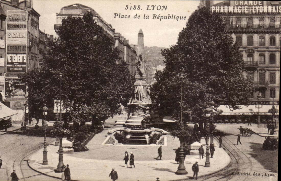 Lyon - Place de la Republique CPA 