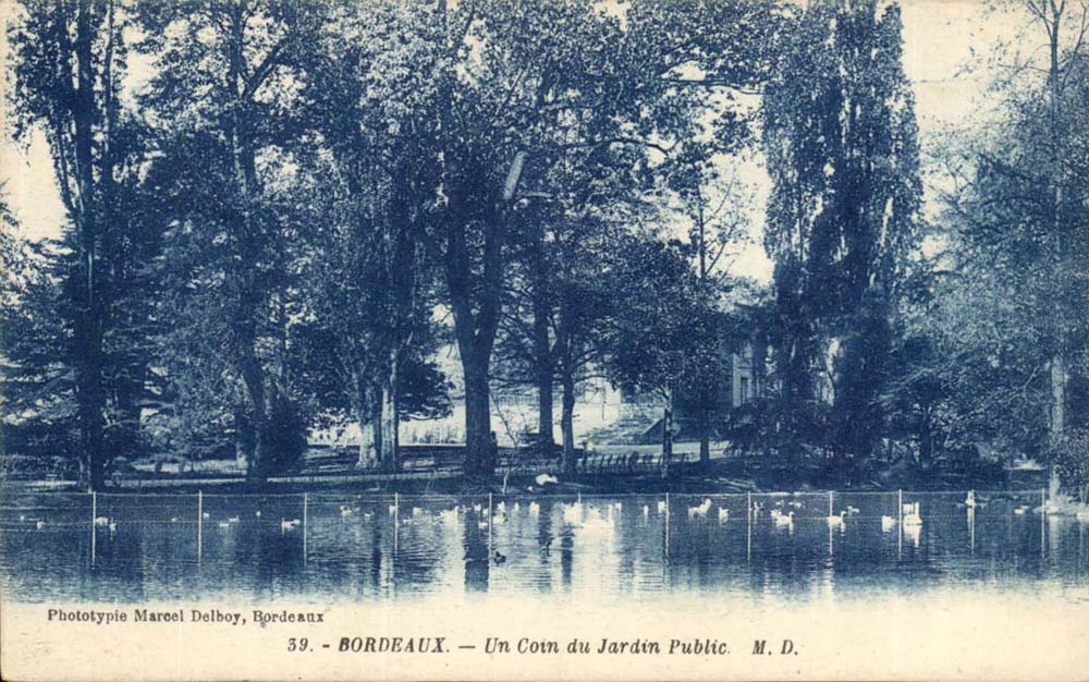 Bordeaux - a Corner of the Public garden - CPA
