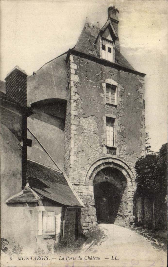 Montargis - the Gate of the Castle - CPA