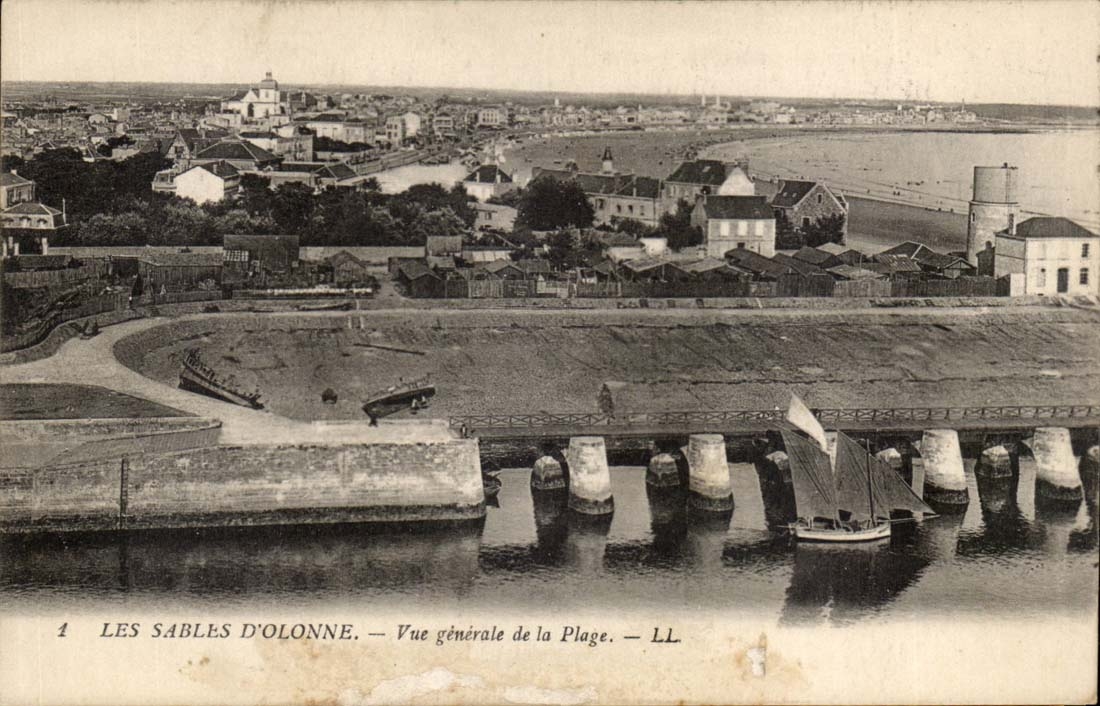 Sables d'Olonne - the Beach - CPA