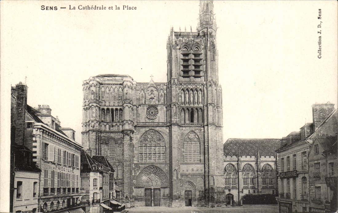 Yonne - Direction the Cathedral and the Place - CPA