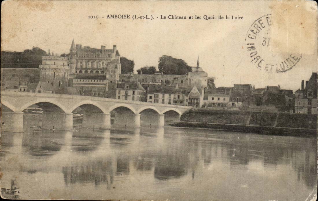 Amboise - Le Chateau et les Quais de la Loire - CPA