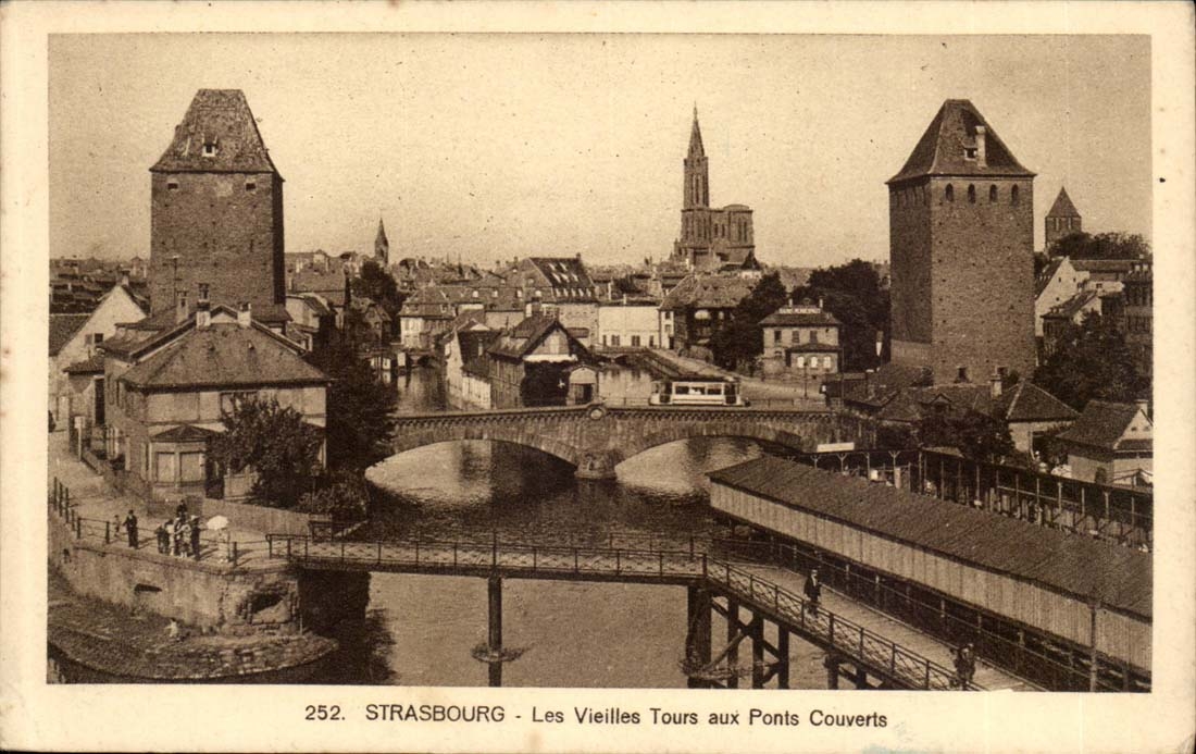Strassburg - Strasbourg - Old women Tours with Bridge Covered CPA