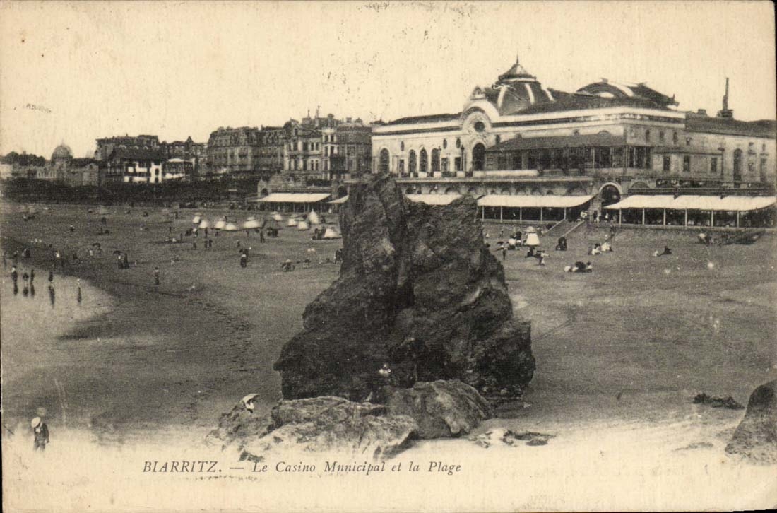 Biarritz - Le Casino Municipal et la Plage - CPA