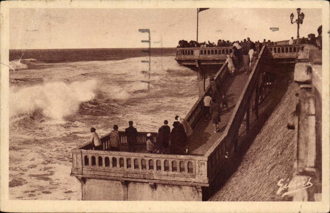 Soulac on Sea - In front of the Pontoon Heavy sea - CPA
