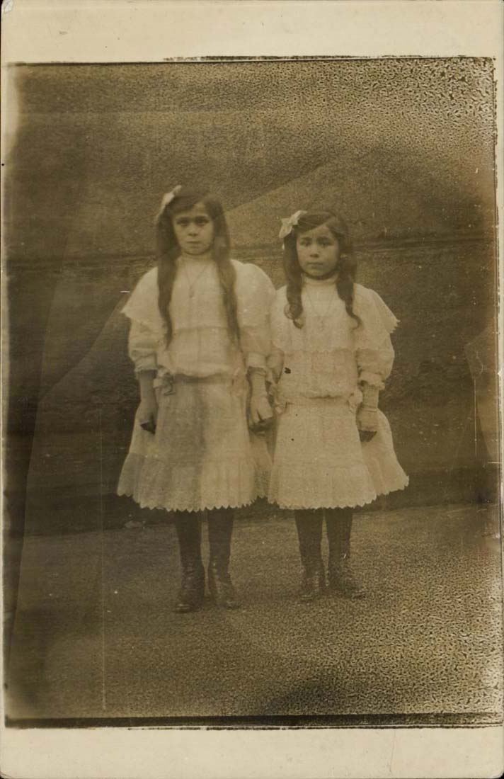 Fantasy - Girls Girls with broad bows in hating