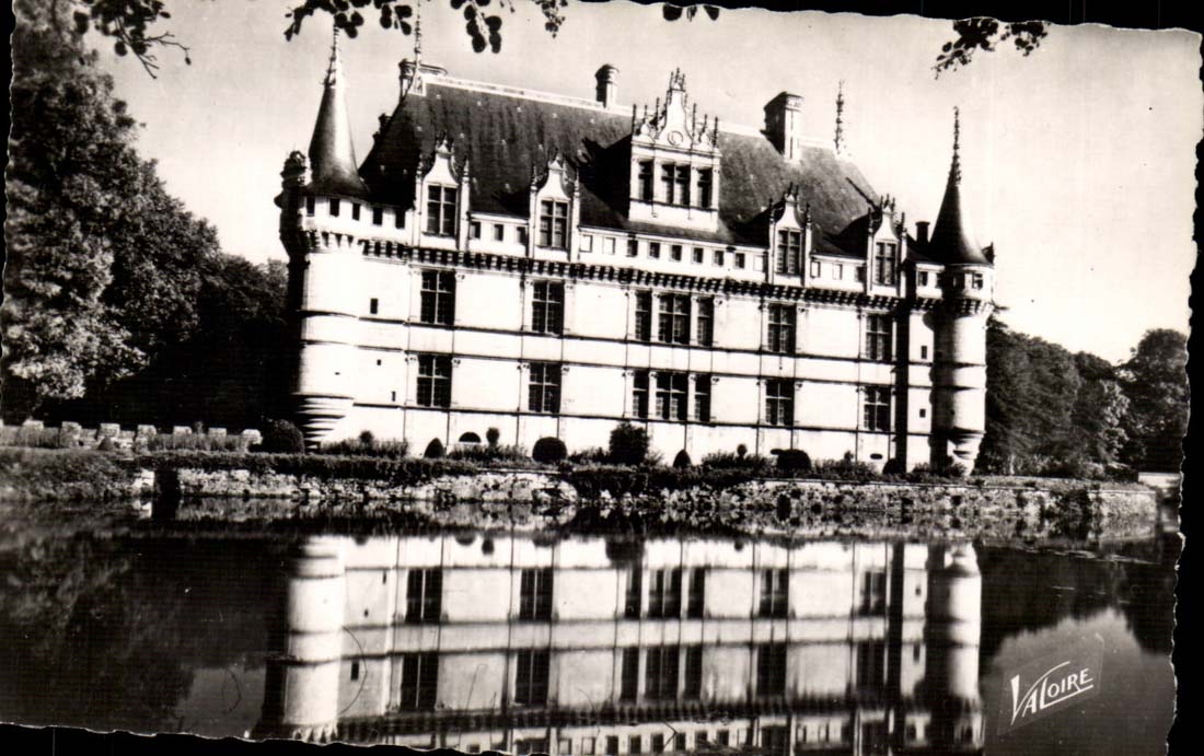 Val de Loire Azay le Rideau La Facade sud du Chateau et son reflet- CPA