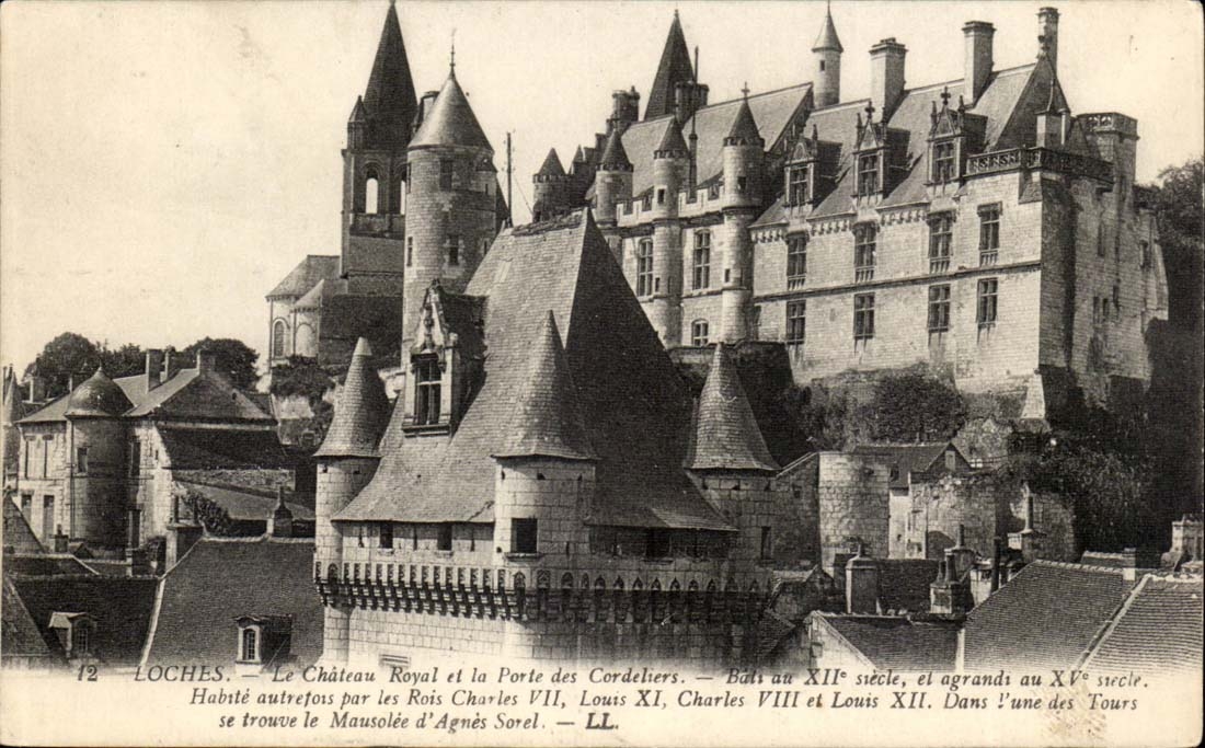 Loaches - the Royal Castle and the Gate of Cordeliers - CPA