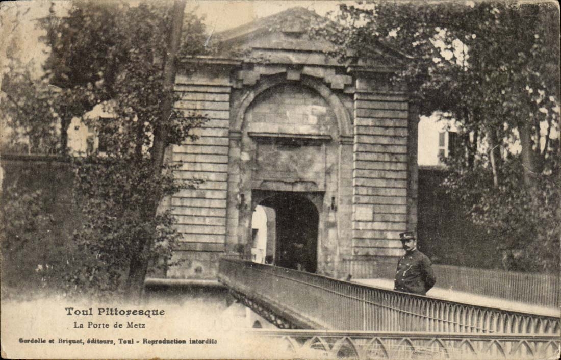 Toul - the Gate of Metz - CPA