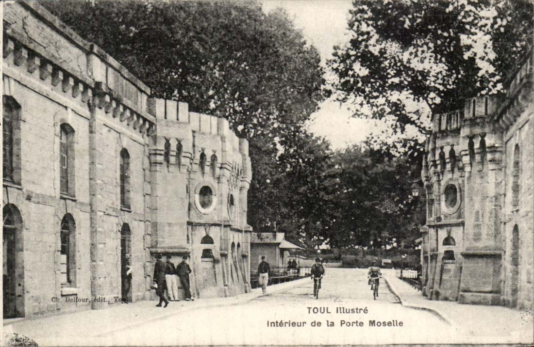 Toul - Intereur of the Gate the Moselle CPA
