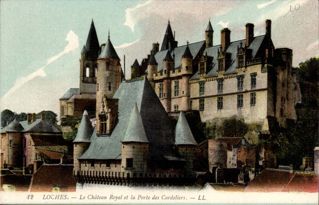 Loaches - the Royal Castle and the Gate of Cordeliers - CPA