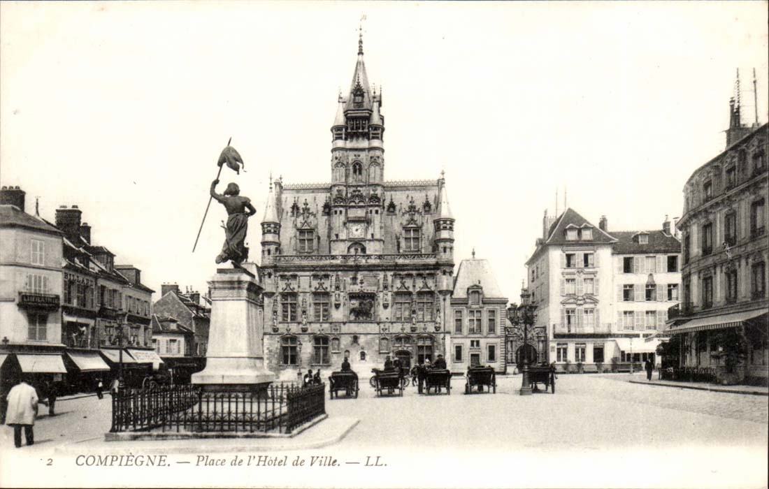 Compiegne CPA Places town hall