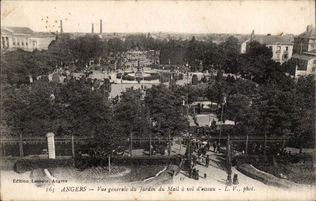 Angers CPA View of the garden of the Mall has flight of bird