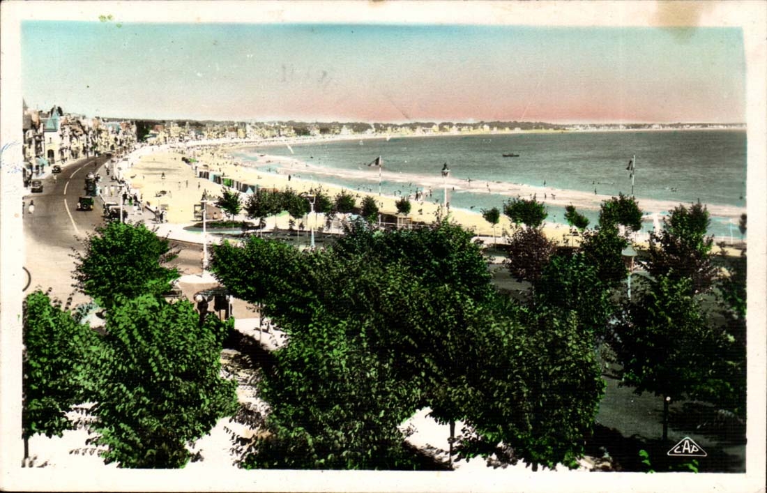 La Baule CPA Seen on the beach