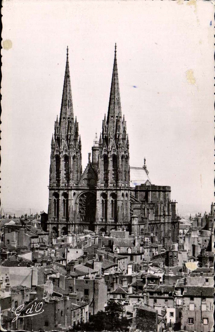 Pfeile Clermont-ferrandCPA der Kathedrale errichtet durch Purpur der Herzog am letzten Jahrhundert