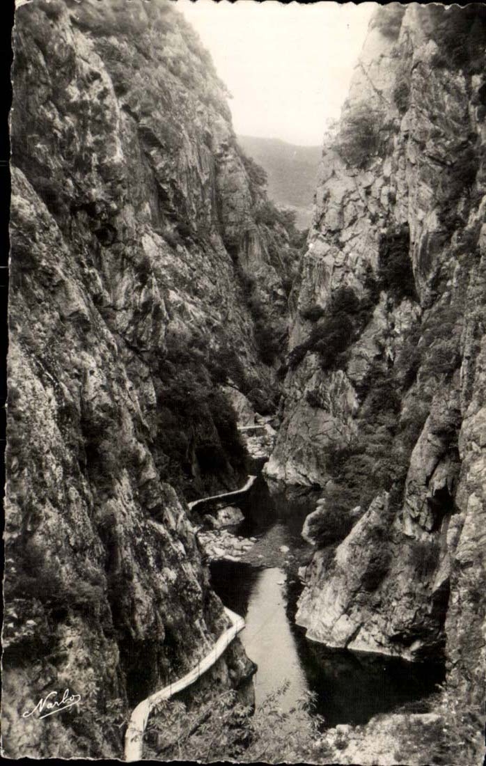 Amelie les Bains CPA throats of Mondony