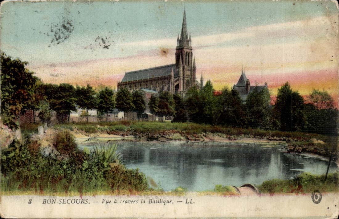Bonsecours CPA Seen through the basilica