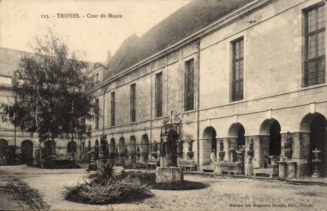 troyes CPA Court of the museum