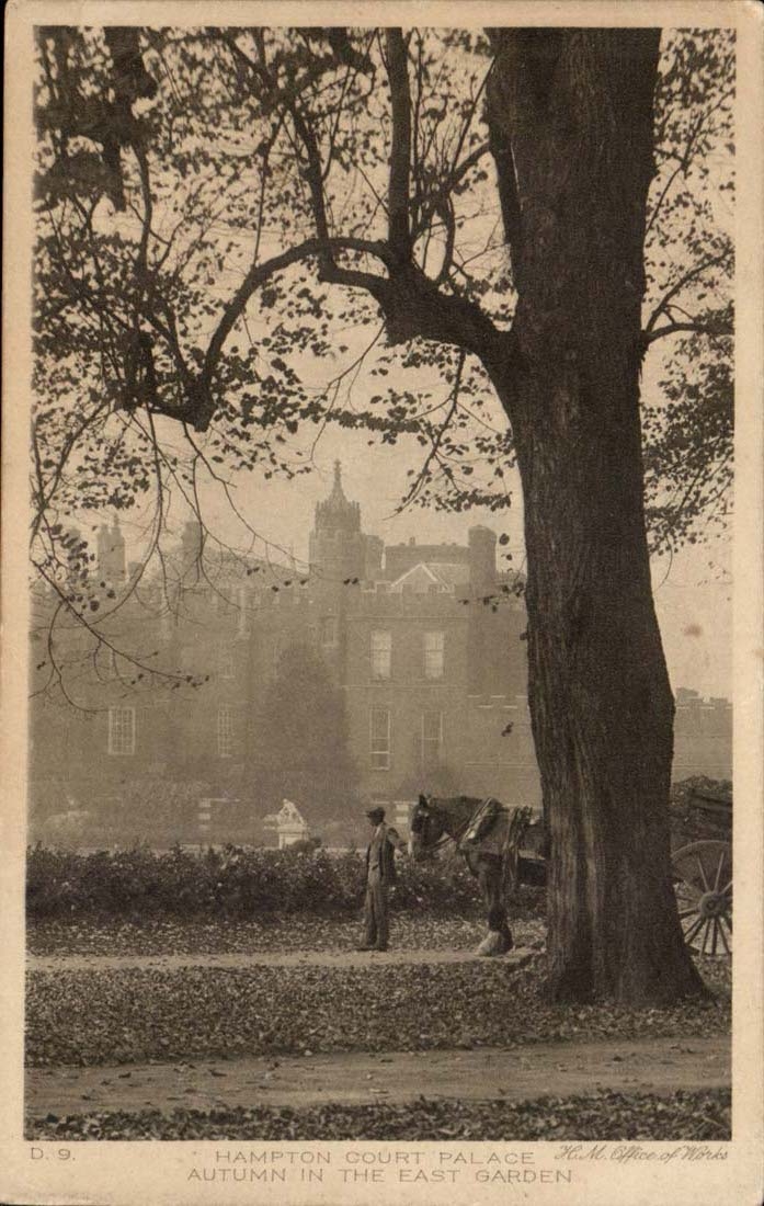 The United Kingdom Hampton Court Fall De luxe hotel in the East Garden