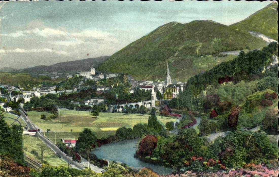 Lourdes MODERN CARD View