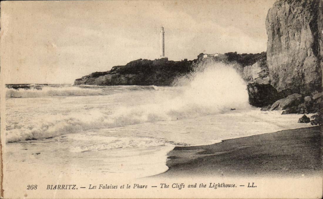 Biarritz CPA Les falaises et le phare (lighthouse)