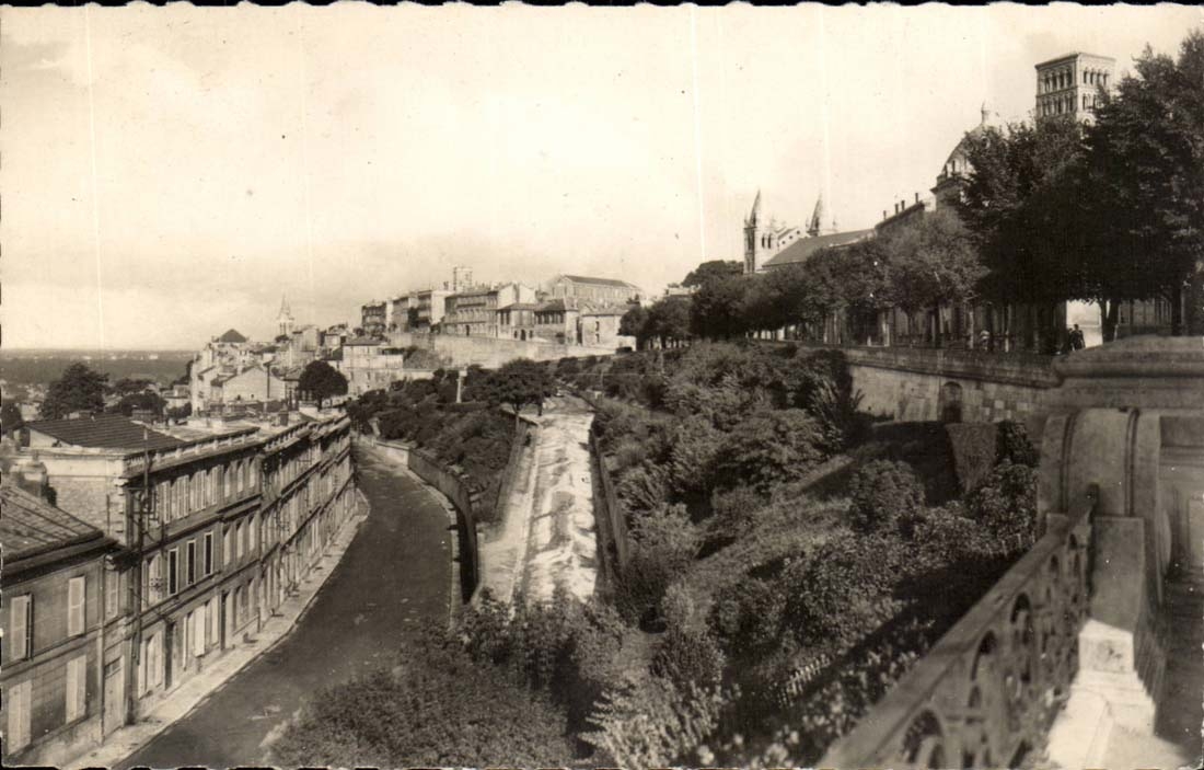 Angouleme CPM Les rotondes