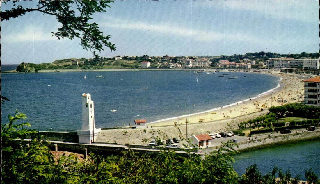 Saint Jean de Luz MODERN CARD Overall picture of the beach
