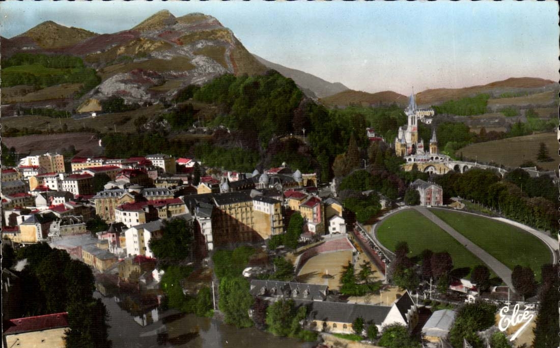 Lourdes CPA MODERN CARD View of the sanctuaries