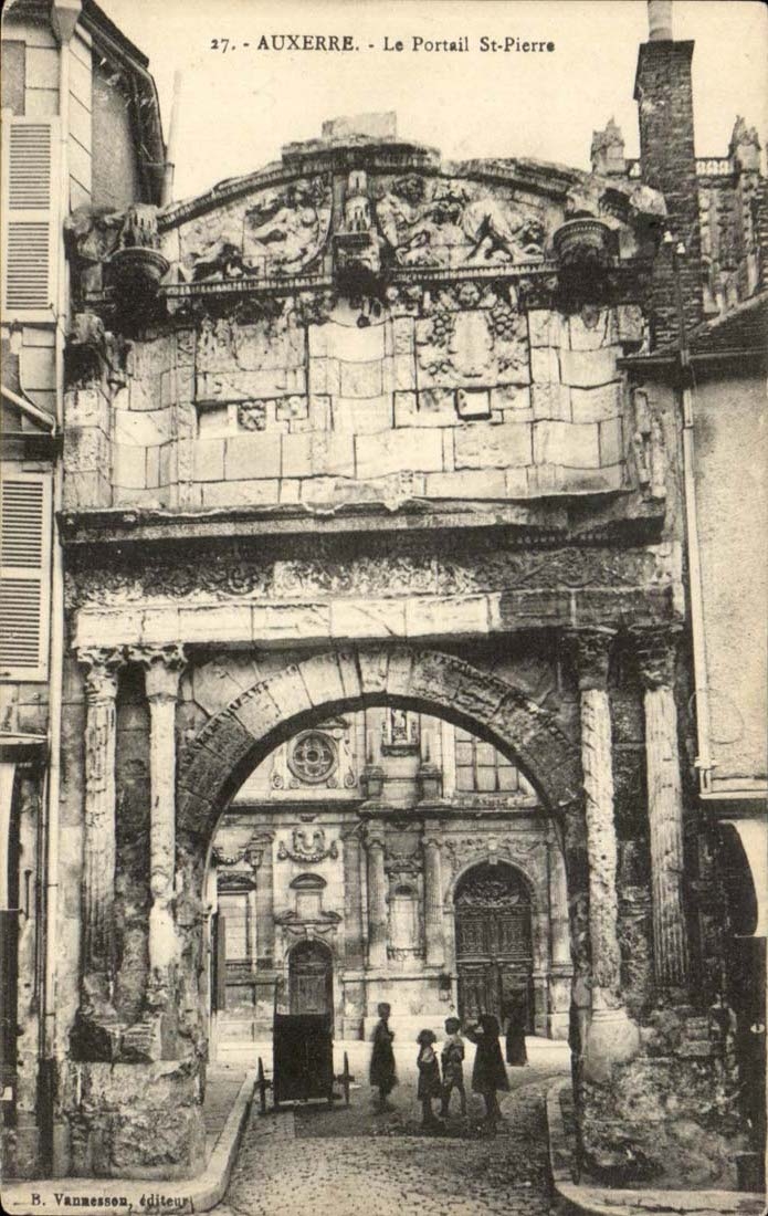 Auxerre CPA the gate Saint Pierre (children)