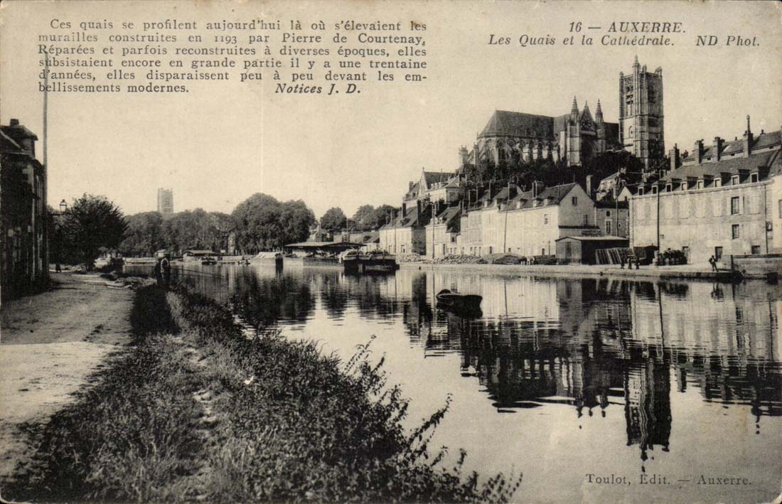 Auxerre CPA quays of the cathedral