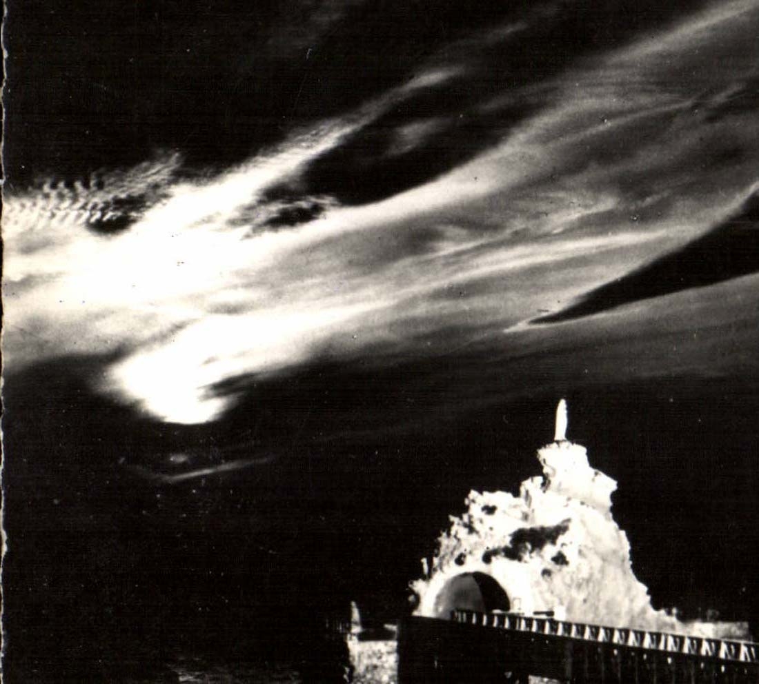 Biarritz CPM la nuit le rocher de la vierge illumine