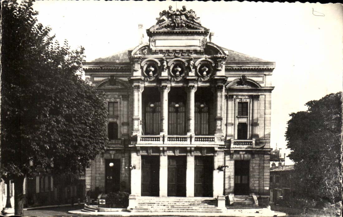 Angouleme MODERN CARD the theater