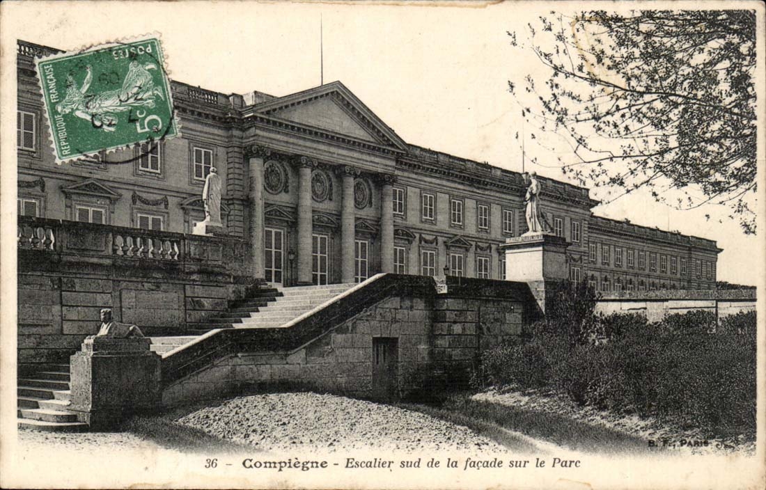 Compiegne CPA southern Staircase of the frontage on the park