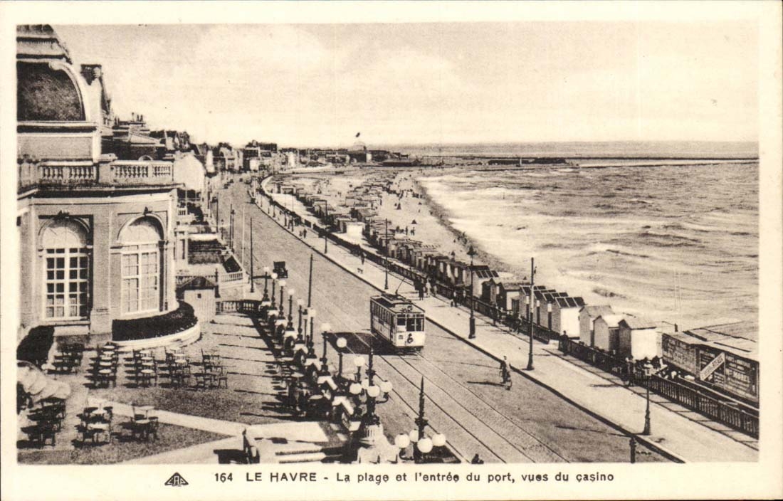 Le Havre CPA La plage et l'entree du port vues du casino