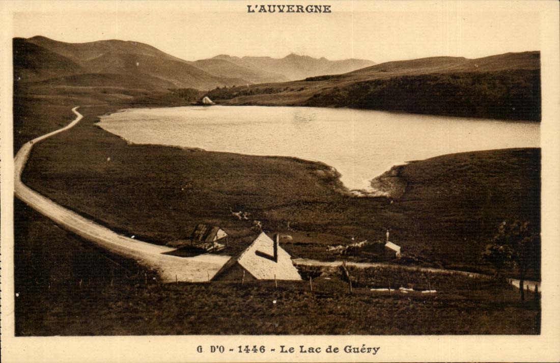 Auvergne CPA of O the lake of guery