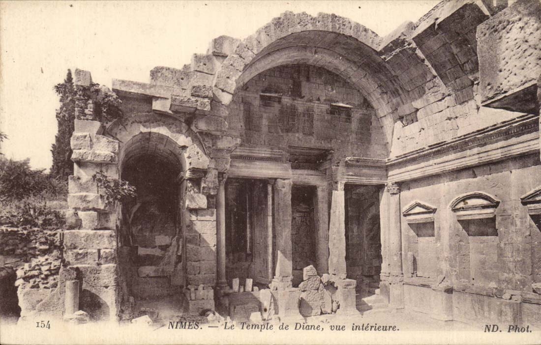 Nimes CPA der Tempel des Diane gesehenen Innenraums